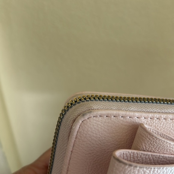 Betsy Johnson light pink wristlet with bow - Picture 14 of 15